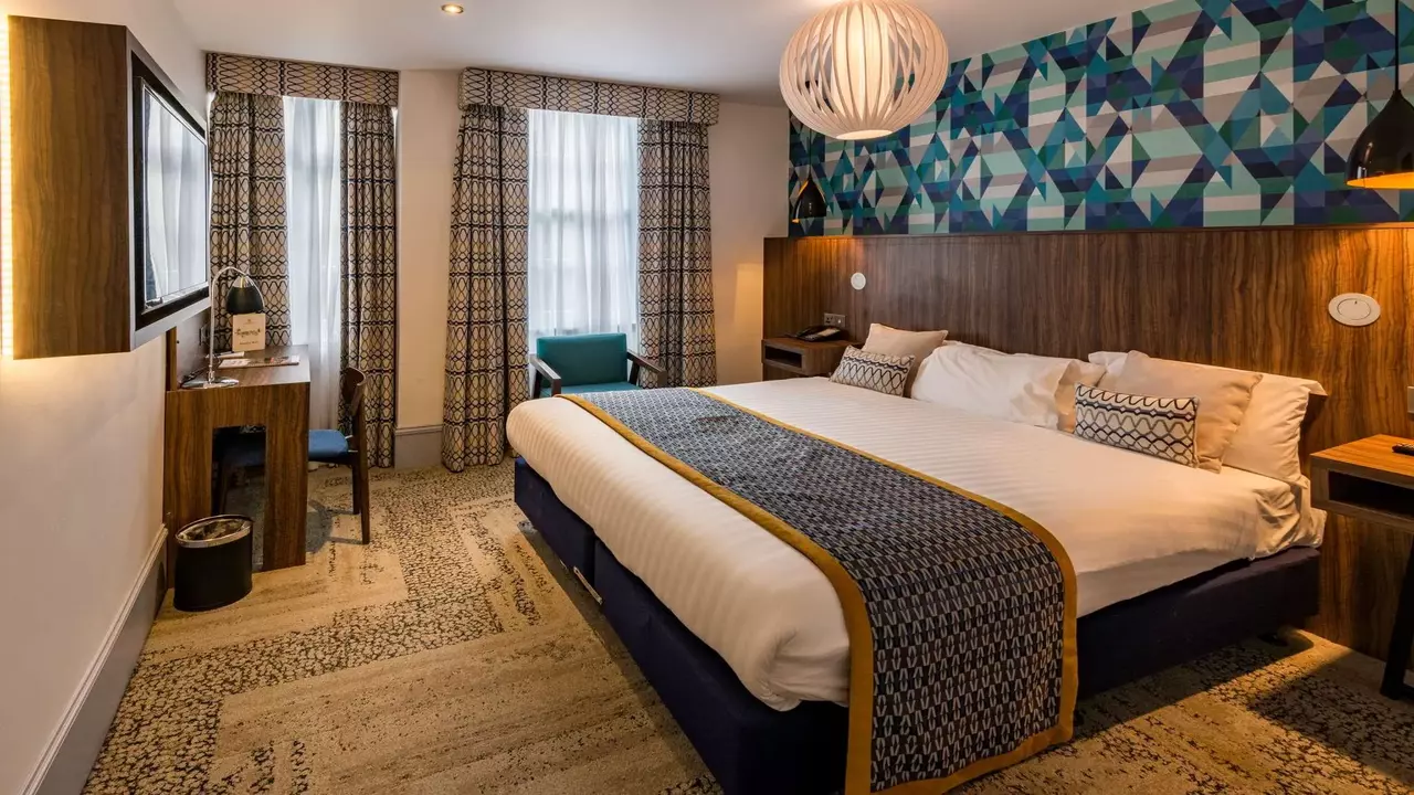 Hotels Near The Meadows