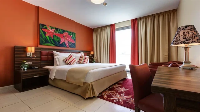 Отели в жилом комплексе Dubai Land Residence Complex