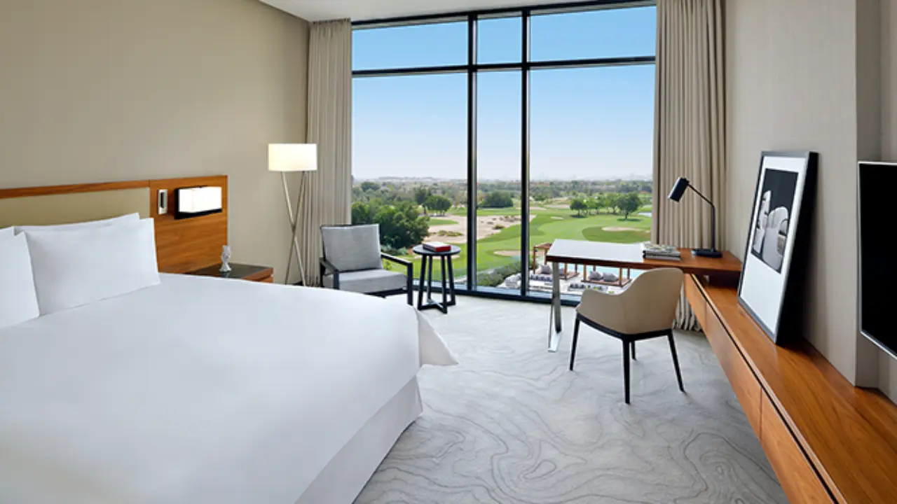 Отели в Emirates Hills