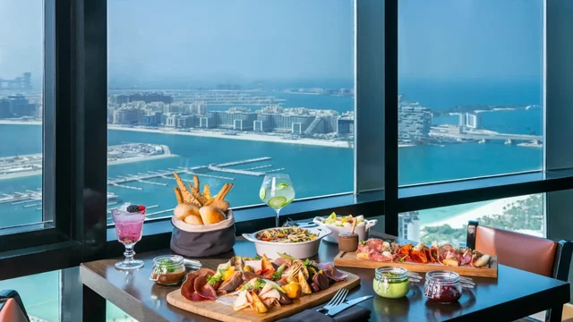 Restaurants Near Emaar Beachfront