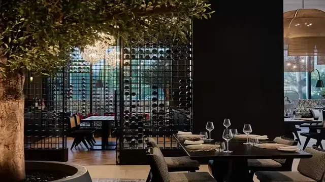 Restaurants and Cafes in Discovery Gardens