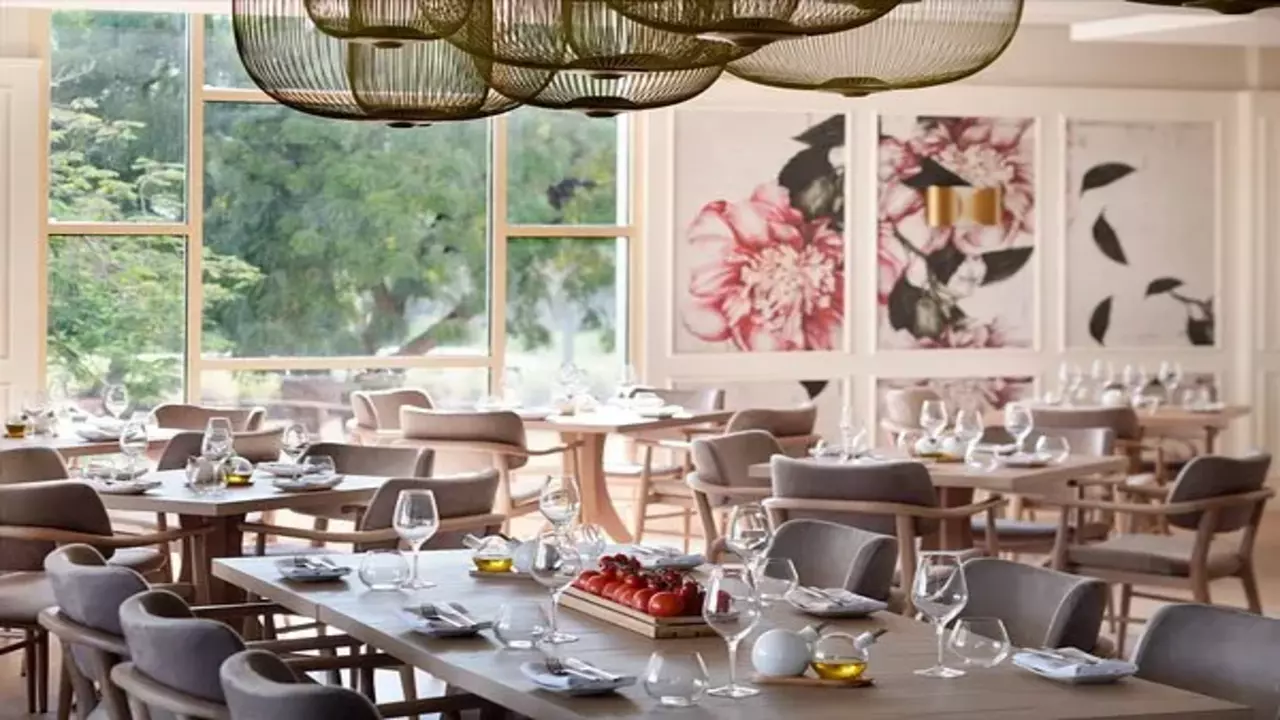 Restaurants in Meadows