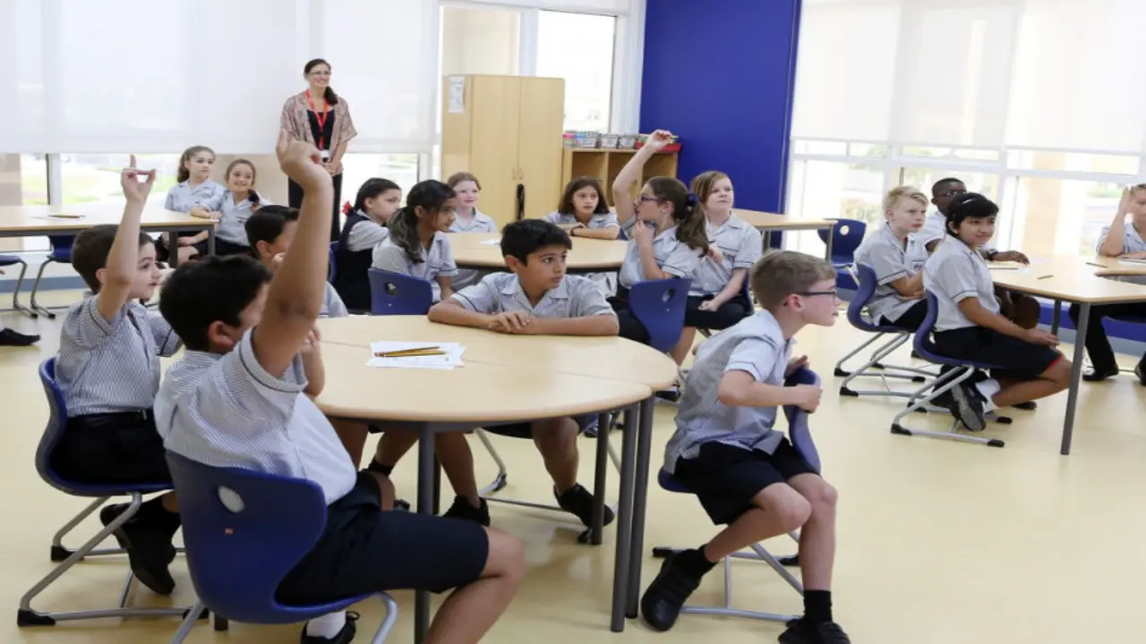 Школы в Мине Рашид