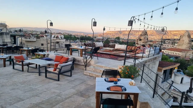 Tuma Café & Restaurant