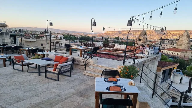 Tuma Café & Restaurant