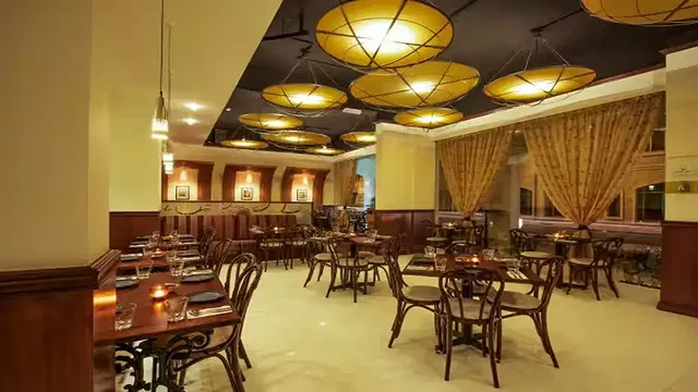 Dining at Dragon Mart