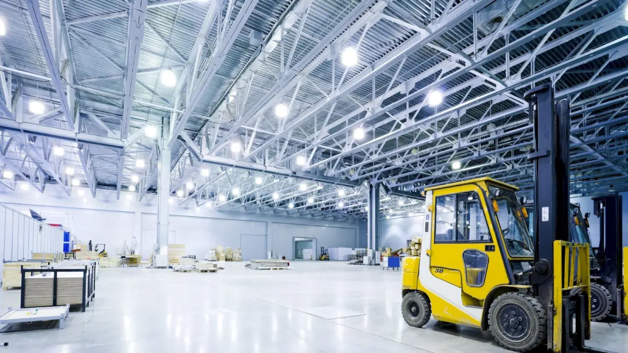 الخدمات اللوجستية والمستودعات في المناطق الحرة