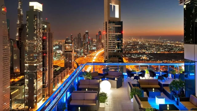 ردهة سكاي لاونج في الطابق 43