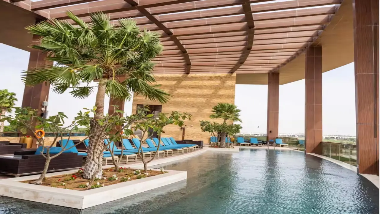 Бар и лаундж The Hills Pool Bar and Lounge