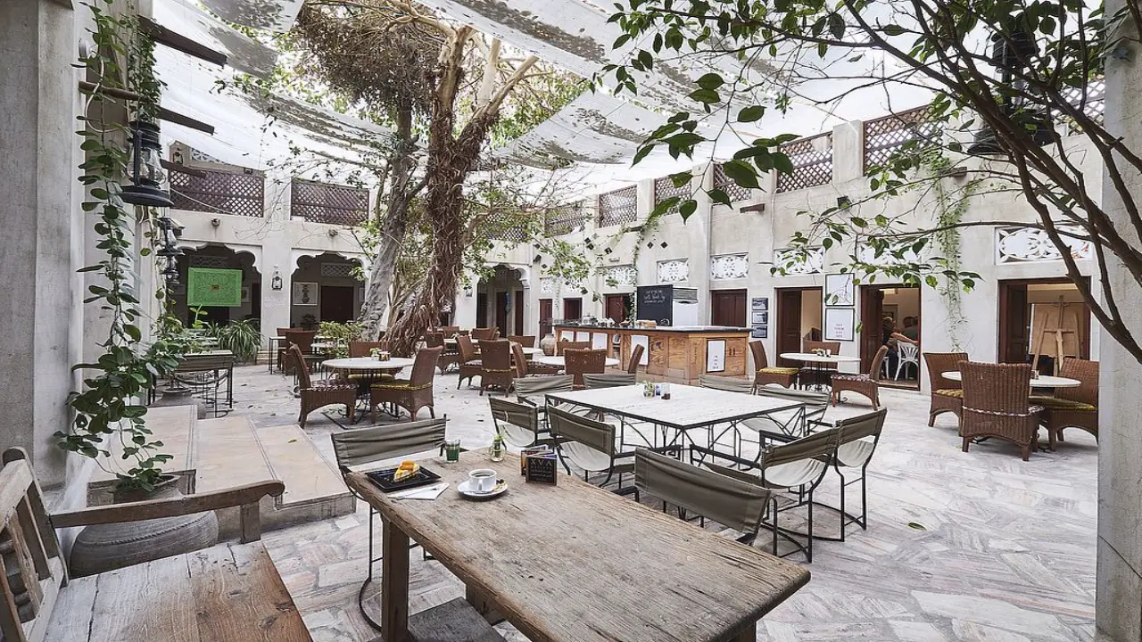 فندق ومقهى إكس في إيه آرت