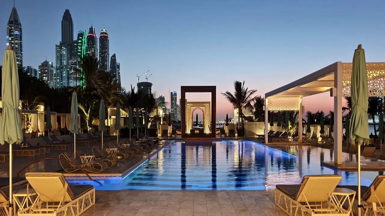 مطعم دريفت بيتش دبي