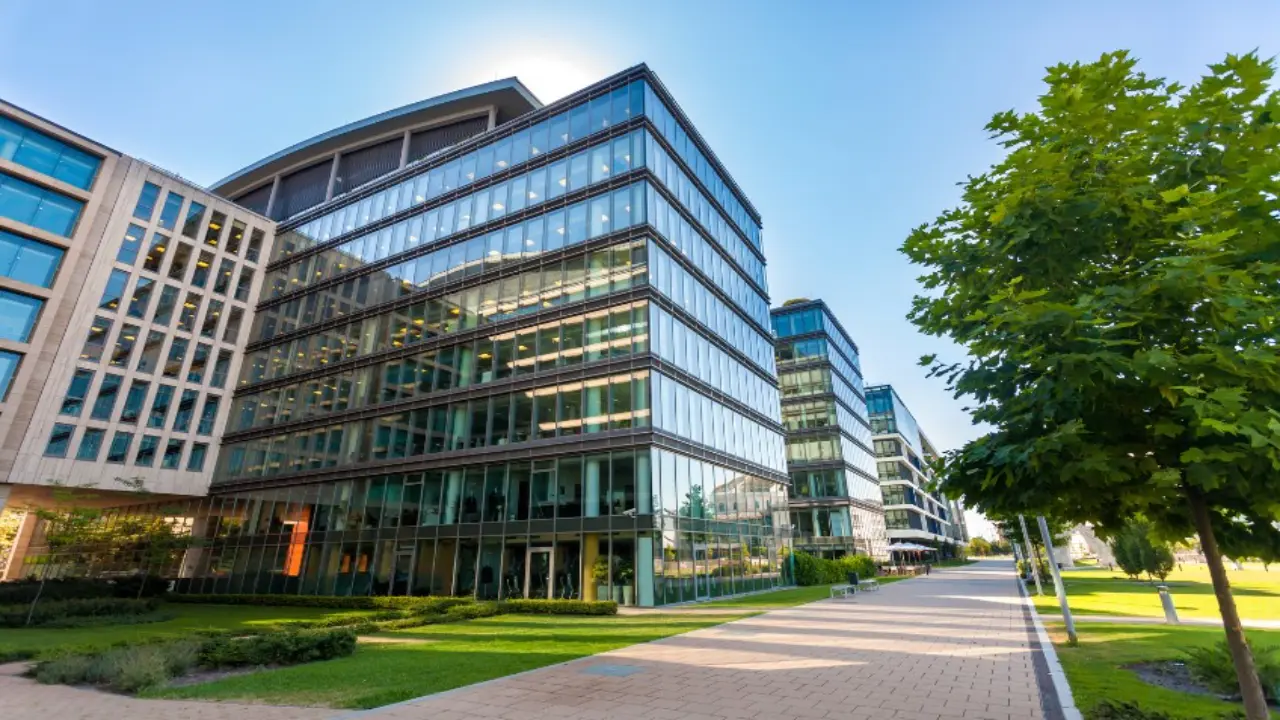 شركات متعددة الجنسيات في دبي