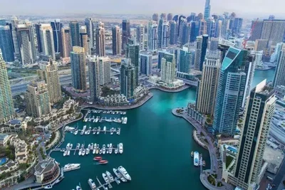 دبي مارينا مقابل جميرا بيتش ريزيدنس