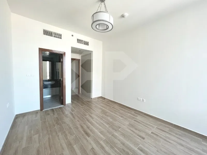 Spacious 4-Bedroom Apartment in Meera Tower, Business Bay gallery 1
