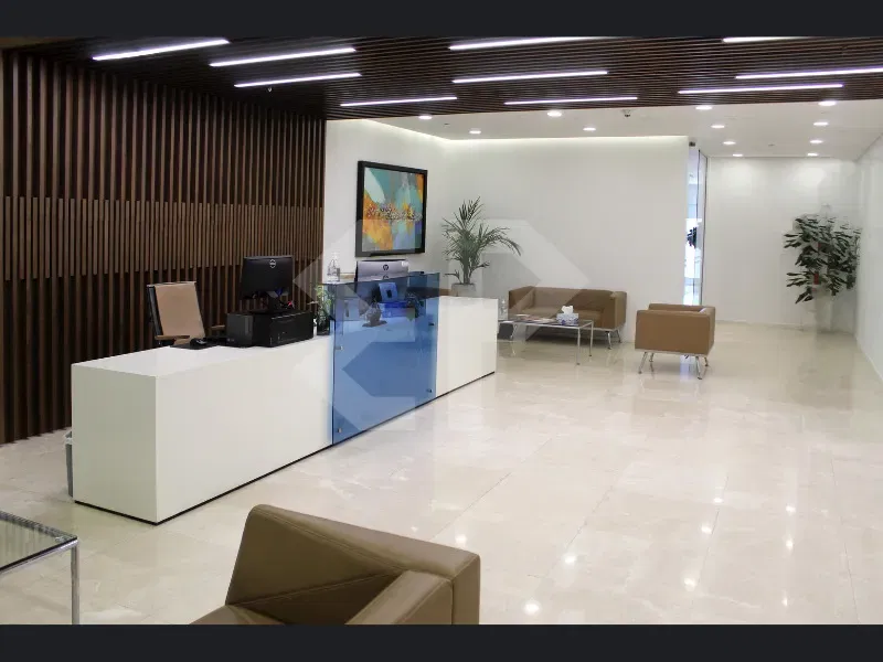 مكتب واسع بمساحة نصف طابق في برج فيجن، الخليج التجاري معرض 18