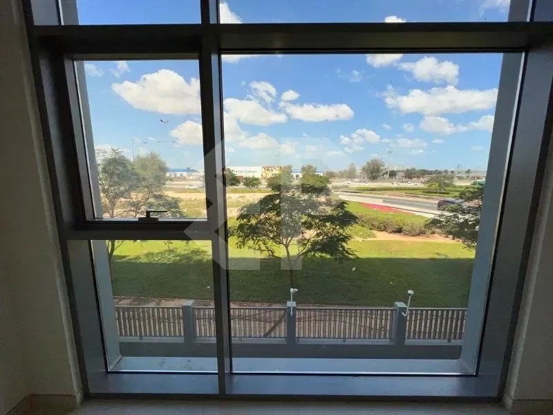 شقة مميزة جديدة مكونة من غرفة نوم واحدة للإيجار في المدينة العالمية معرض 13