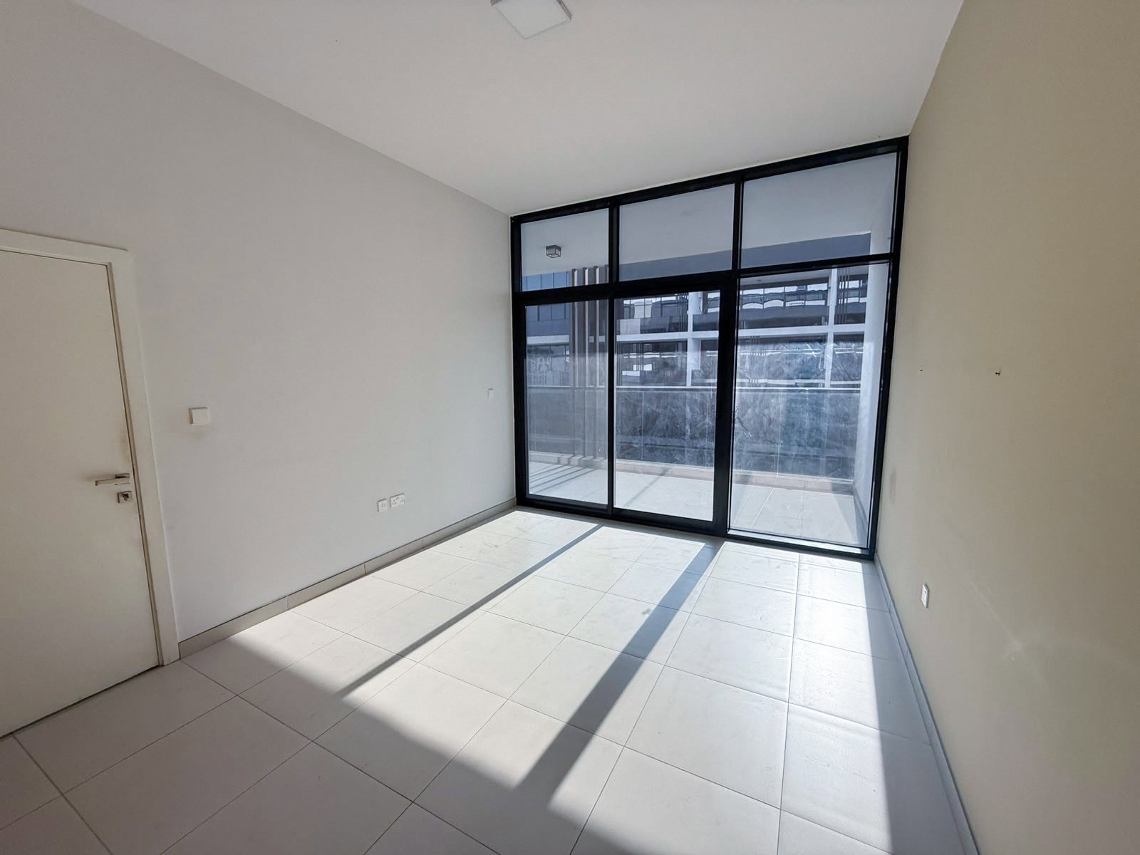 High Floor 1-Bedroom Apartment for Sale in Ayat Park View, Liwan gallery 9
