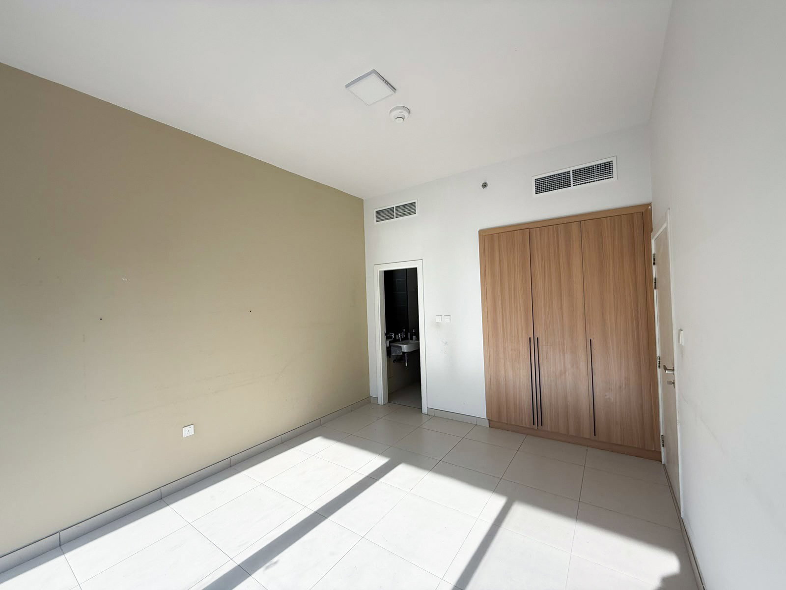 High Floor 1-Bedroom Apartment for Sale in Ayat Park View, Liwan gallery 6