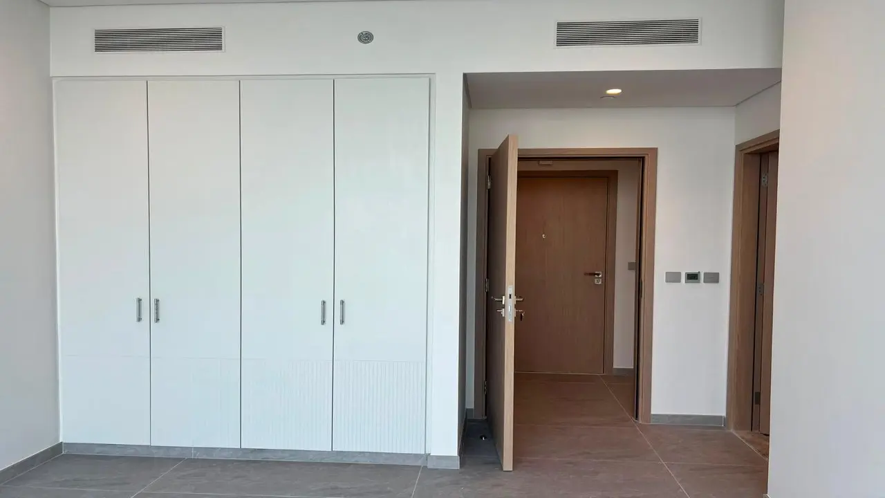 Canal View 1-Bedroom High Floor Apartment for Rent in Peninsula Four The Plaza, Business Bay gallery 1