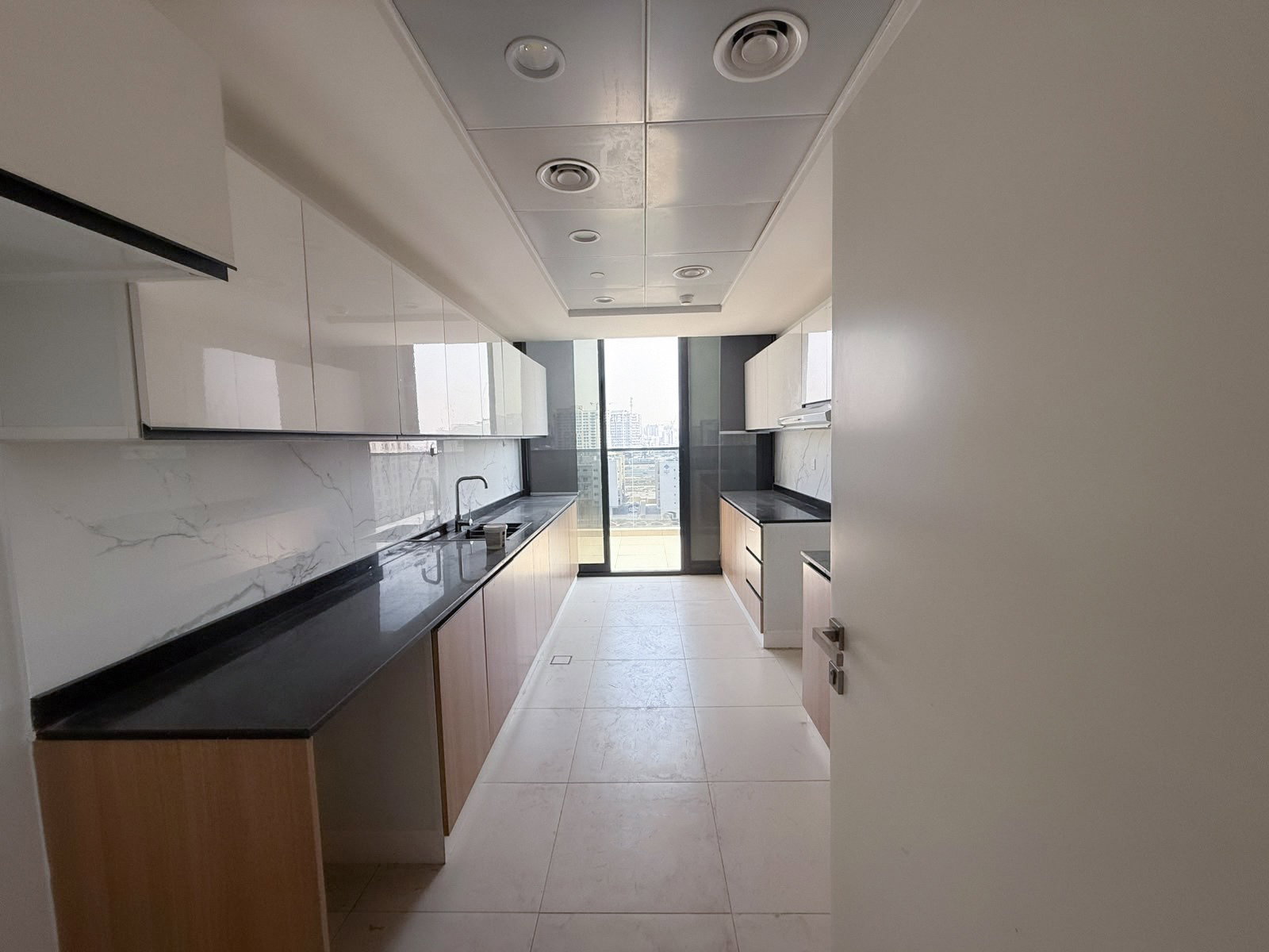 Spacious 2-Bedroom Ready-to-Move-In Apartment for Sale in Ayat Park View, Liwan gallery 9