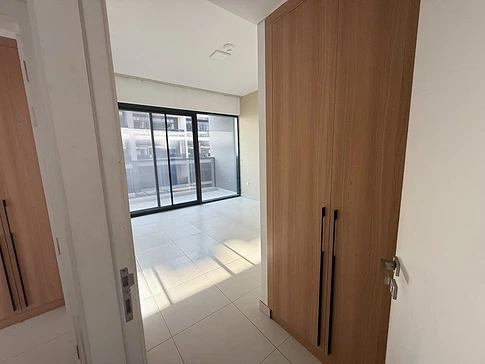 Spacious 2-Bedroom Ready-to-Move-In Apartment for Sale in Ayat Park View, Liwan gallery 7