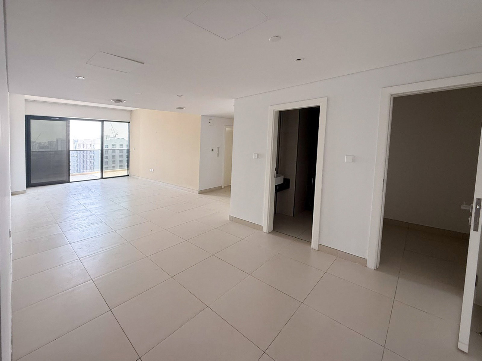 Spacious 2-Bedroom Ready-to-Move-In Apartment for Sale in Ayat Park View, Liwan gallery 1