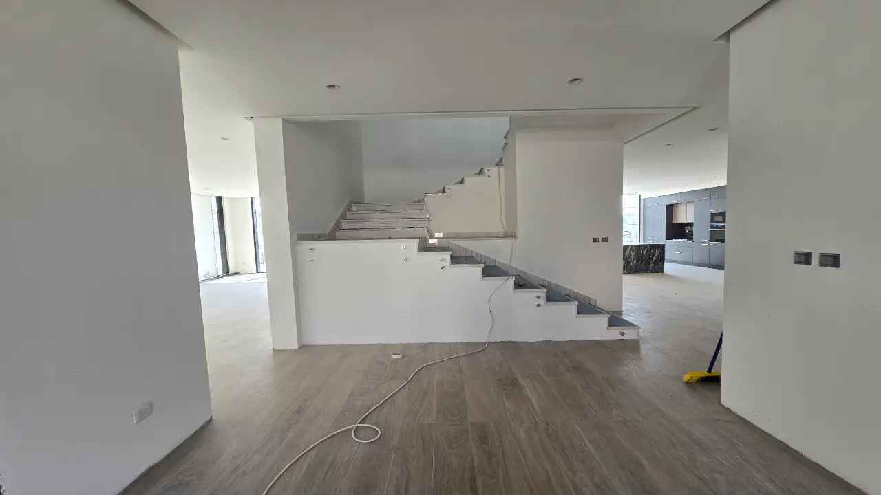 فيلا واسعة مُصممة خصيصًا من 6 غرف نوم للإيجار في الفرجان غرب، دبي معرض 4