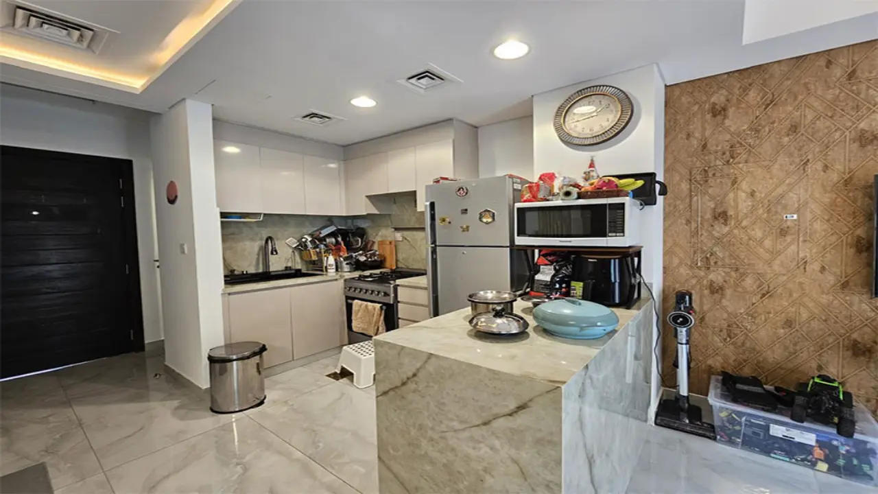 Угловой таунхаус с 3 спальнями и улучшенной планировкой на продажу в Avencia, Damac Hills 2 галерея 3