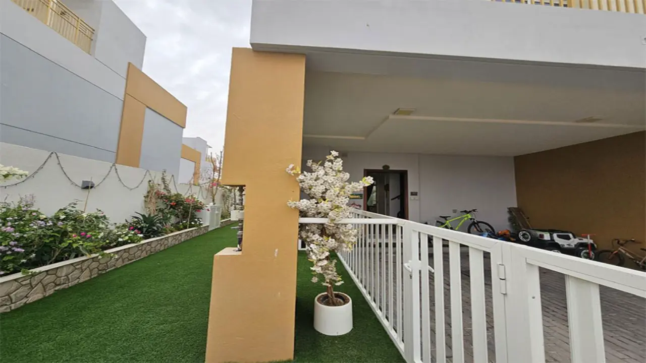 Угловой таунхаус с 3 спальнями и улучшенной планировкой на продажу в Avencia, Damac Hills 2 галерея 8