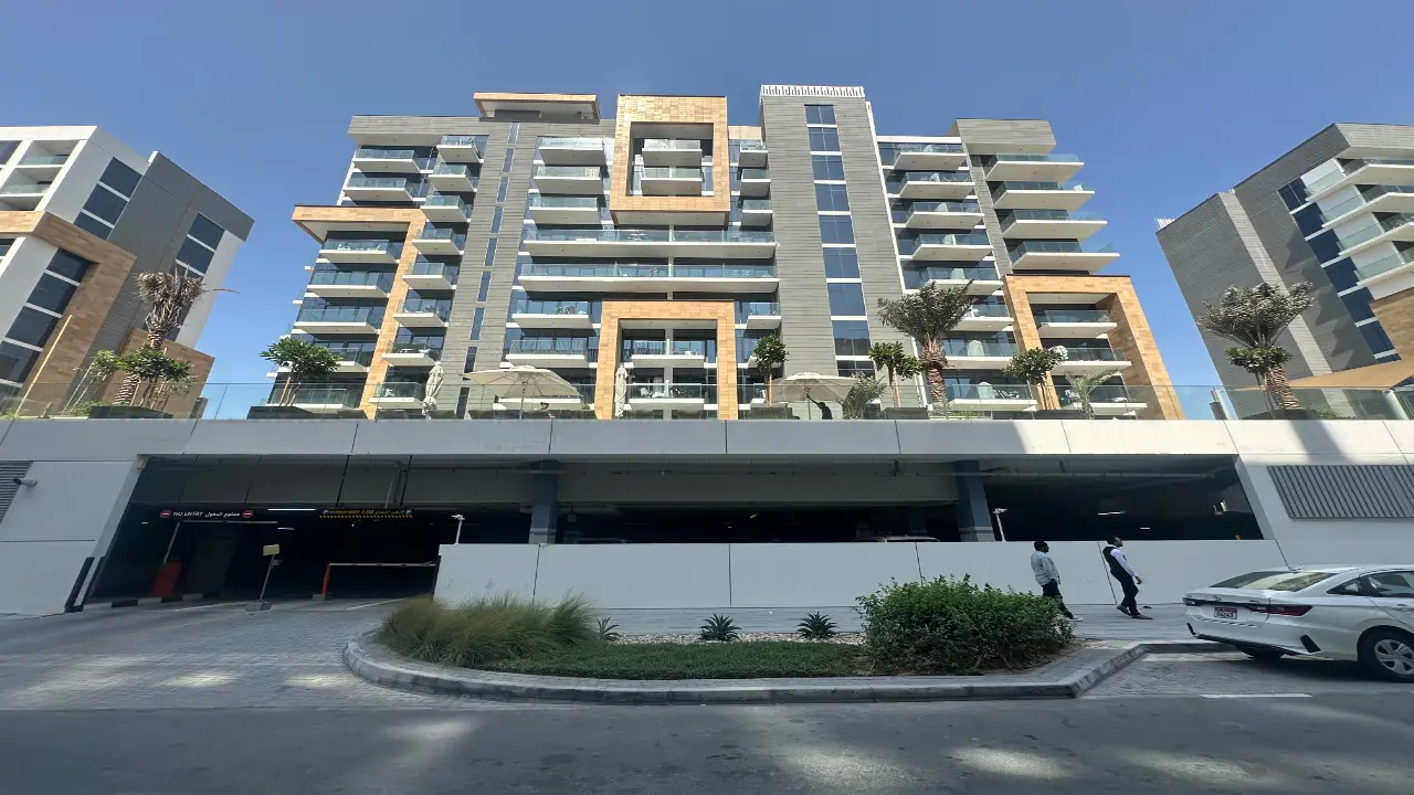 إطلالة برج خليفة ومتجر ضخم للبيع في عزيزي ريفييرا 3، ميدان معرض 2