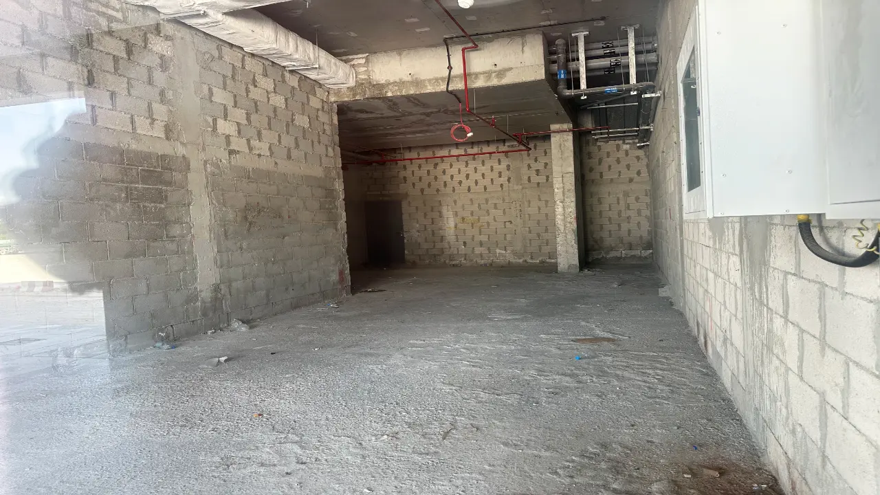 إطلالة برج خليفة ومتجر ضخم للبيع في عزيزي ريفييرا 3، ميدان معرض 3