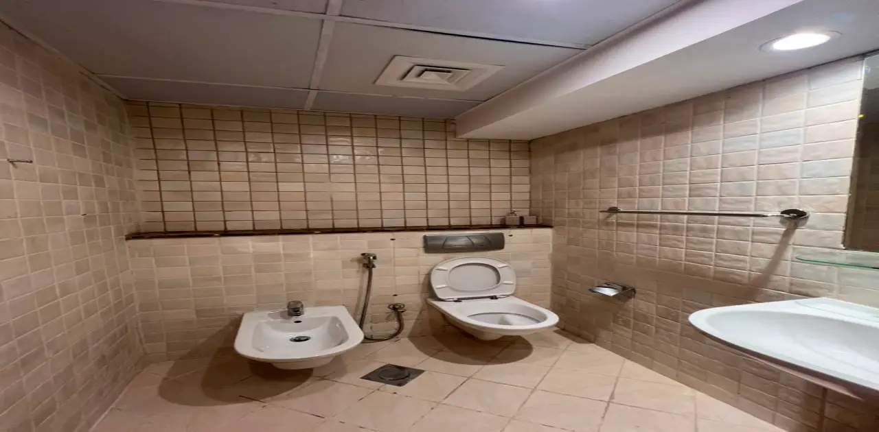 Spacious 2-Bedroom Ready-to-Move-In Apartment for Rent in Azure, Dubai Marina gallery 7