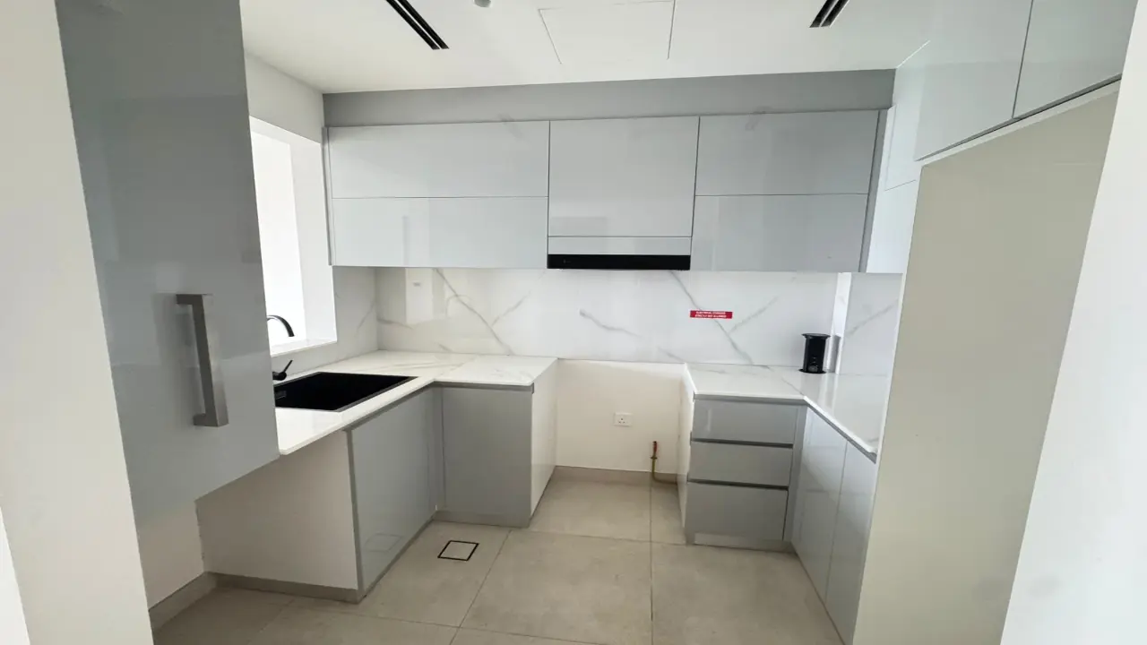 شقة ذكية بغرفة نوم واحدة مطلة على الخور للإيجار في بن غاطي كريك، الجداف معرض 1