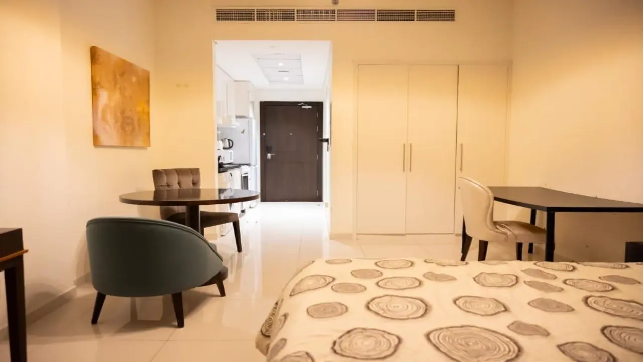 شقة استوديو مفروشة بالكامل للإيجار في غالية، قرية جميرا الدائرية، الحي 18 معرض 1