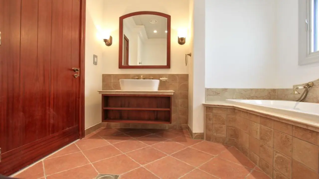 فيلا للإيجار مكونة من 5 غرف نوم مطلة على ملعب الجولف في فليم تري ريدج، جميرا جولف إستيتس معرض 3