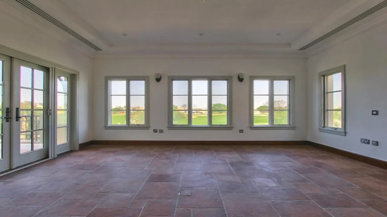 فيلا للإيجار مكونة من 5 غرف نوم مطلة على ملعب الجولف في فليم تري ريدج، جميرا جولف إستيتس معرض 11