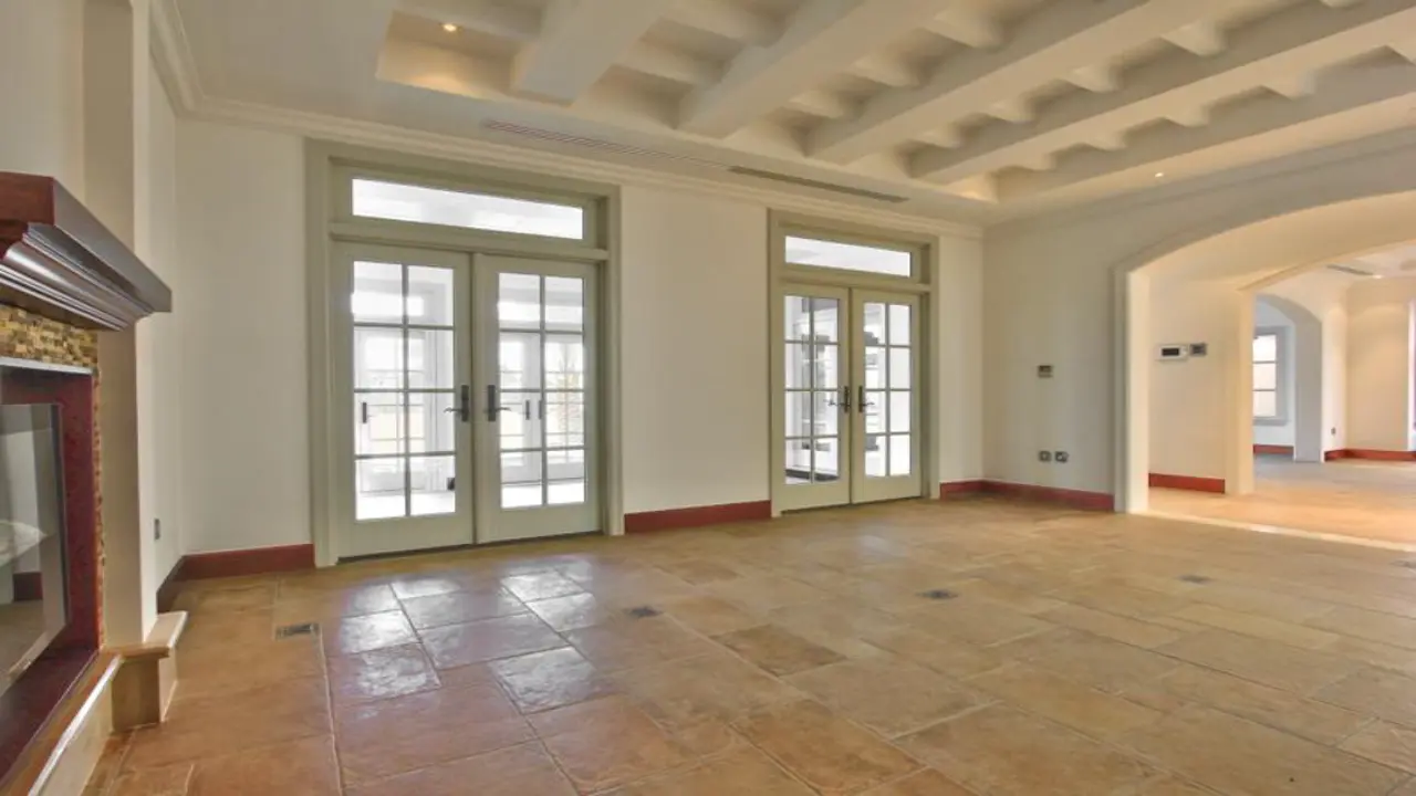 فيلا للإيجار مكونة من 5 غرف نوم مطلة على ملعب الجولف في فليم تري ريدج، جميرا جولف إستيتس معرض 9