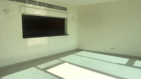 Spacious 1-Bedroom Vacant Apartment for Rent in Hub Canal 1, Dubai Sports City gallery 3