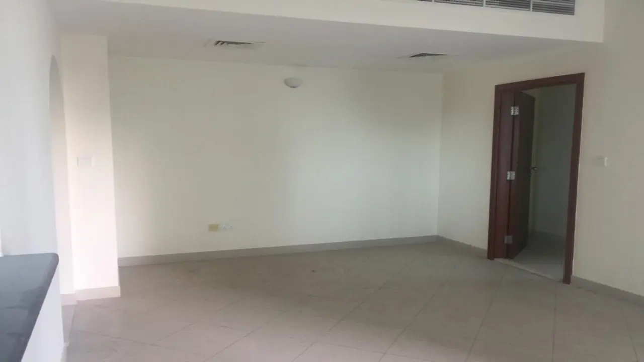 Spacious 1-Bedroom Vacant Apartment for Rent in Hub Canal 1, Dubai Sports City gallery 7