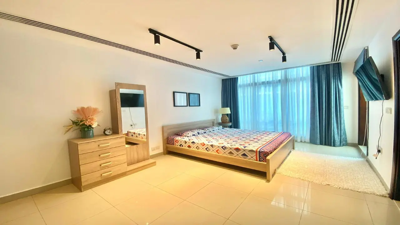 تاون هاوس مُجدد بالكامل بأربع غرف نوم للإيجار في مجمع لا ريفييرا العقاري، بلوك د، منطقة قرية جميرا الدائرية ١٠ معرض 3