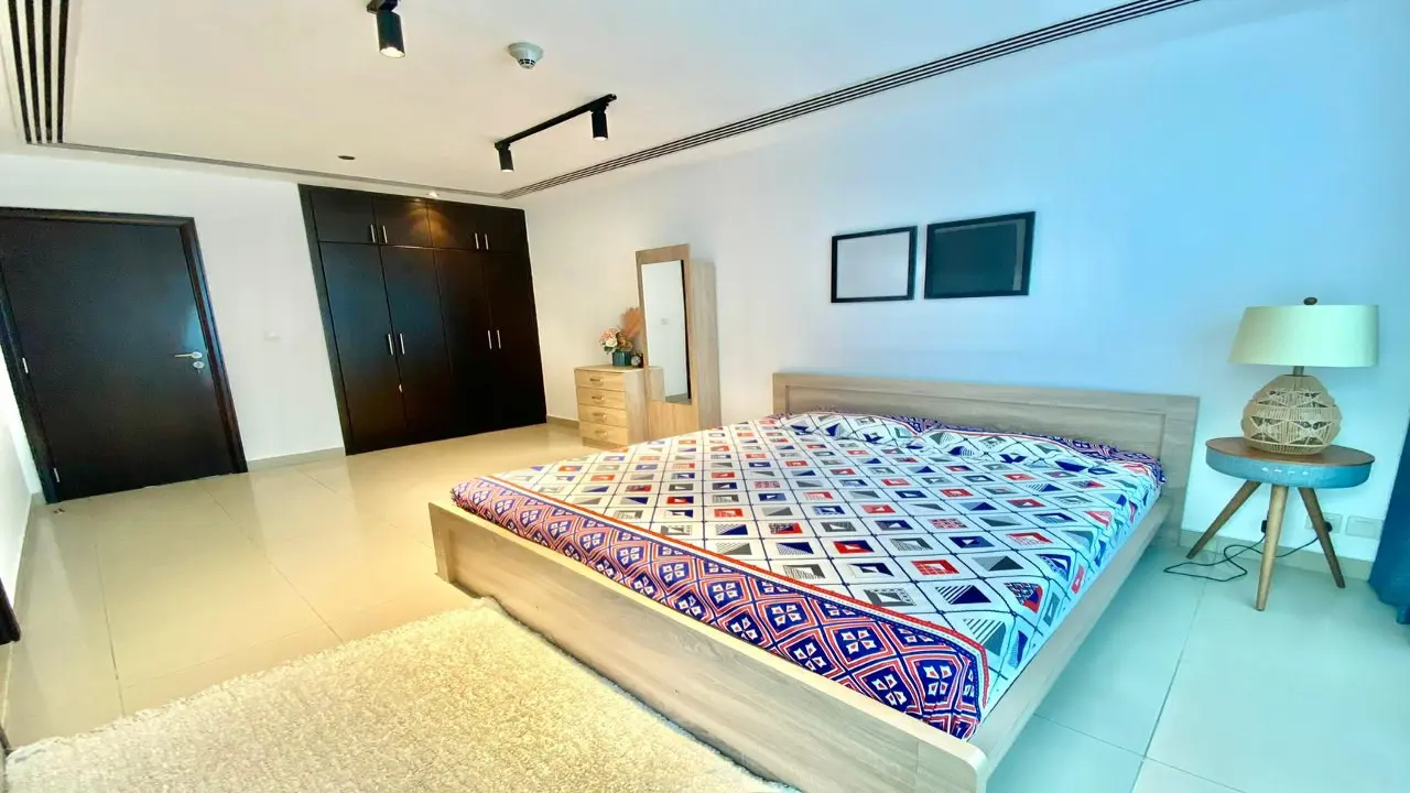 تاون هاوس مُجدد بالكامل بأربع غرف نوم للإيجار في مجمع لا ريفييرا العقاري، بلوك د، منطقة قرية جميرا الدائرية ١٠ معرض 2