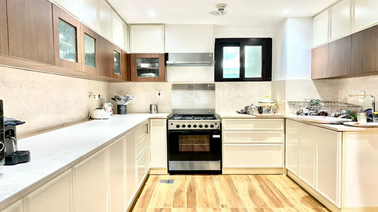 تاون هاوس مُجدد بالكامل بأربع غرف نوم للإيجار في مجمع لا ريفييرا العقاري، بلوك د، منطقة قرية جميرا الدائرية ١٠ معرض 11