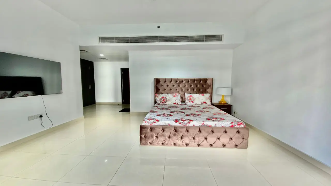 تاون هاوس مُجدد بالكامل بأربع غرف نوم للإيجار في مجمع لا ريفييرا العقاري، بلوك د، منطقة قرية جميرا الدائرية ١٠ معرض 6