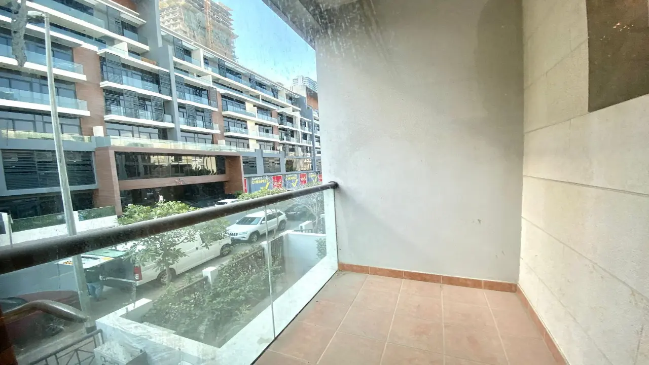 تاون هاوس مُجدد بالكامل بأربع غرف نوم للإيجار في مجمع لا ريفييرا العقاري، بلوك د، منطقة قرية جميرا الدائرية ١٠ معرض 4