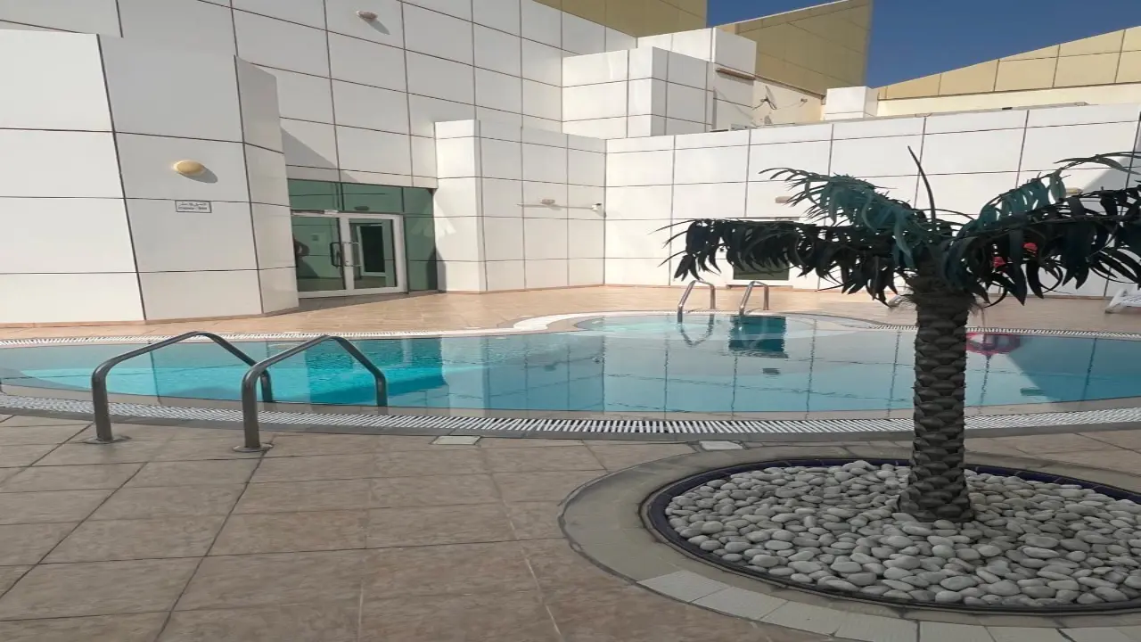 شقة بغرفة نوم واحدة مطلة على البحيرة في طابق مرتفع للإيجار في برج ليك سيتي، مجموعة جي إل تي د معرض 13