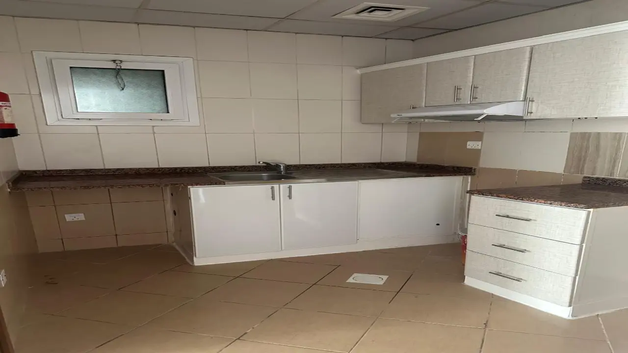 شقة بغرفة نوم واحدة مطلة على البحيرة في طابق مرتفع للإيجار في برج ليك سيتي، مجموعة جي إل تي د معرض 1