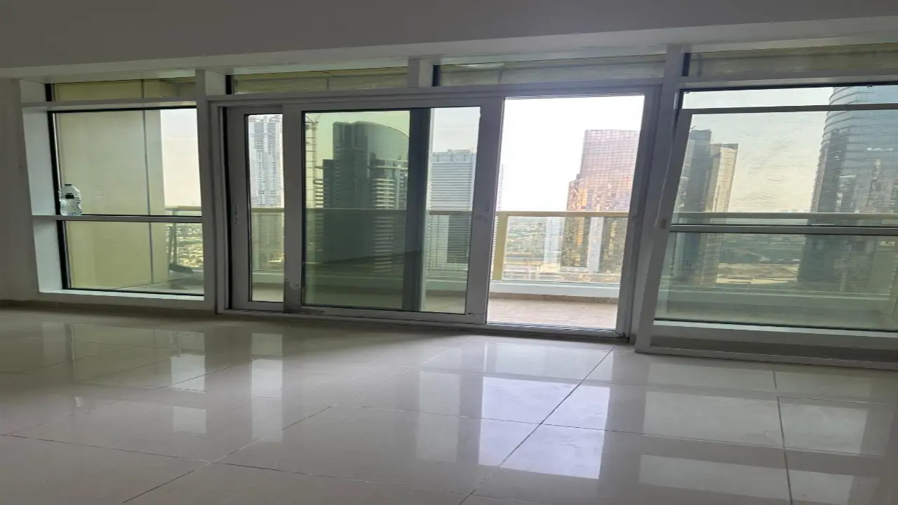 شقة بغرفة نوم واحدة مطلة على البحيرة في طابق مرتفع للإيجار في برج ليك سيتي، مجموعة جي إل تي د معرض 12