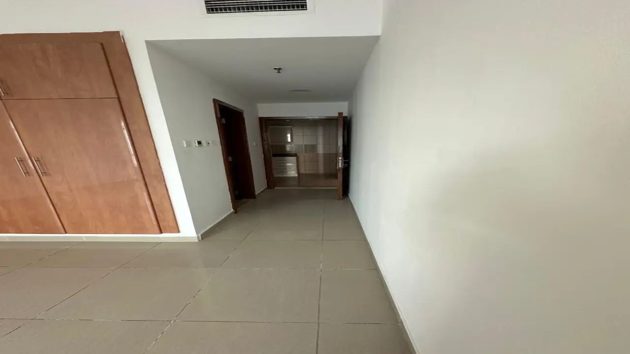 شقة بغرفة نوم واحدة مطلة على البحيرة في طابق مرتفع للإيجار في برج ليك سيتي، مجموعة جي إل تي د معرض 7