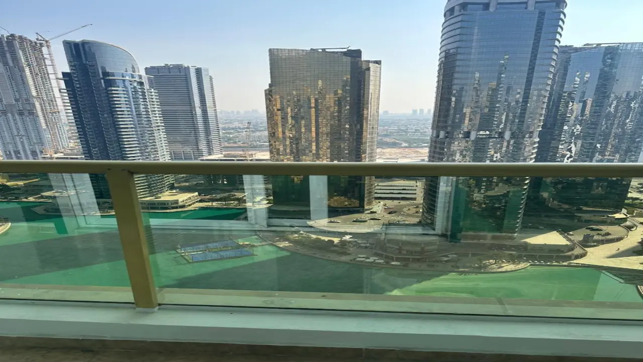 شقة بغرفة نوم واحدة مطلة على البحيرة في طابق مرتفع للإيجار في برج ليك سيتي، مجموعة جي إل تي د معرض 6