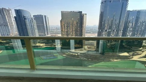 شقة بغرفة نوم واحدة مطلة على البحيرة في طابق مرتفع للإيجار في برج ليك سيتي، مجموعة جي إل تي د معرض 6